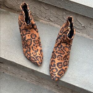 Sarto Brown Leopard Ankle Boots Size 9M NWOB Scratches on heel
